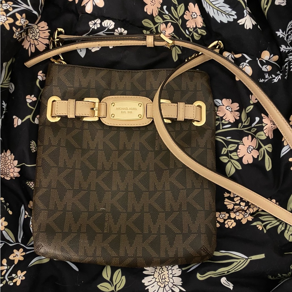 Michael Kors Crossbody in MK print